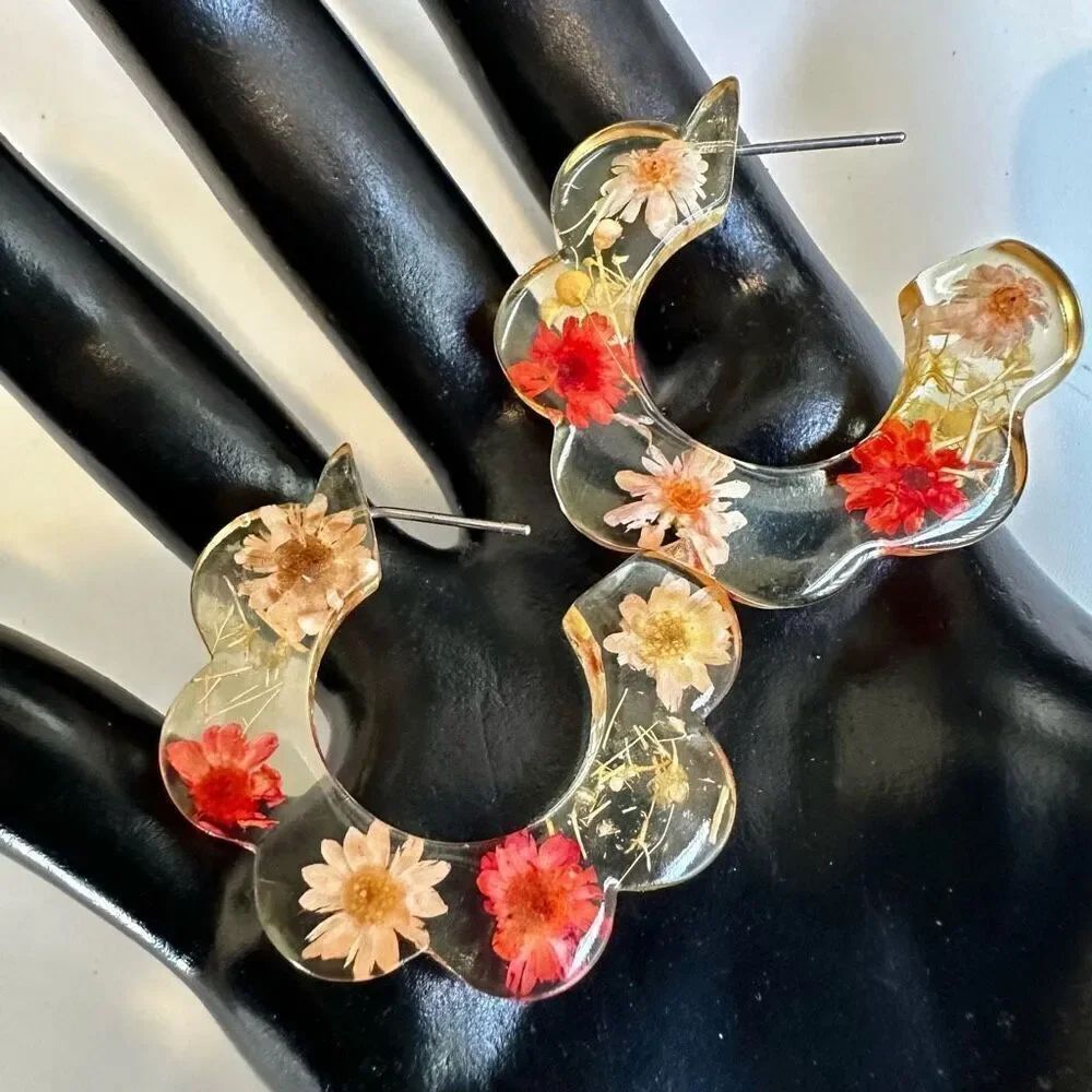 Dried Flower Acrylic Hoop Earrings